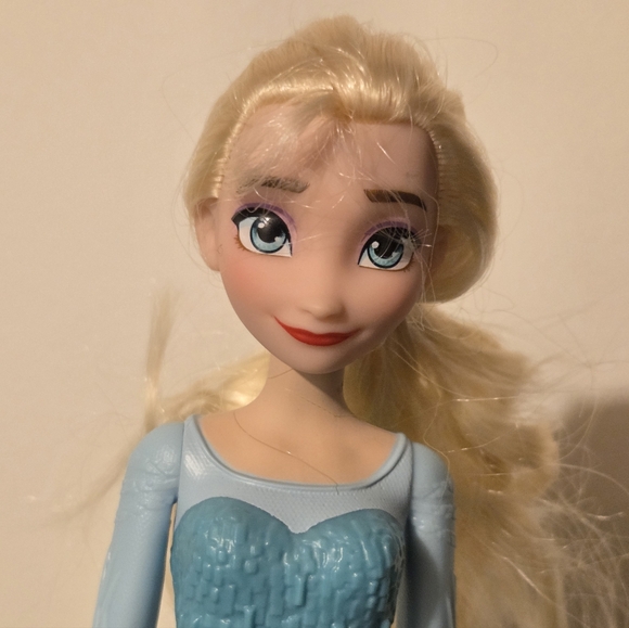 Disney Frozen Barbie Dolls - Elsa Anna & Kristoff - Picture 2 of 10
